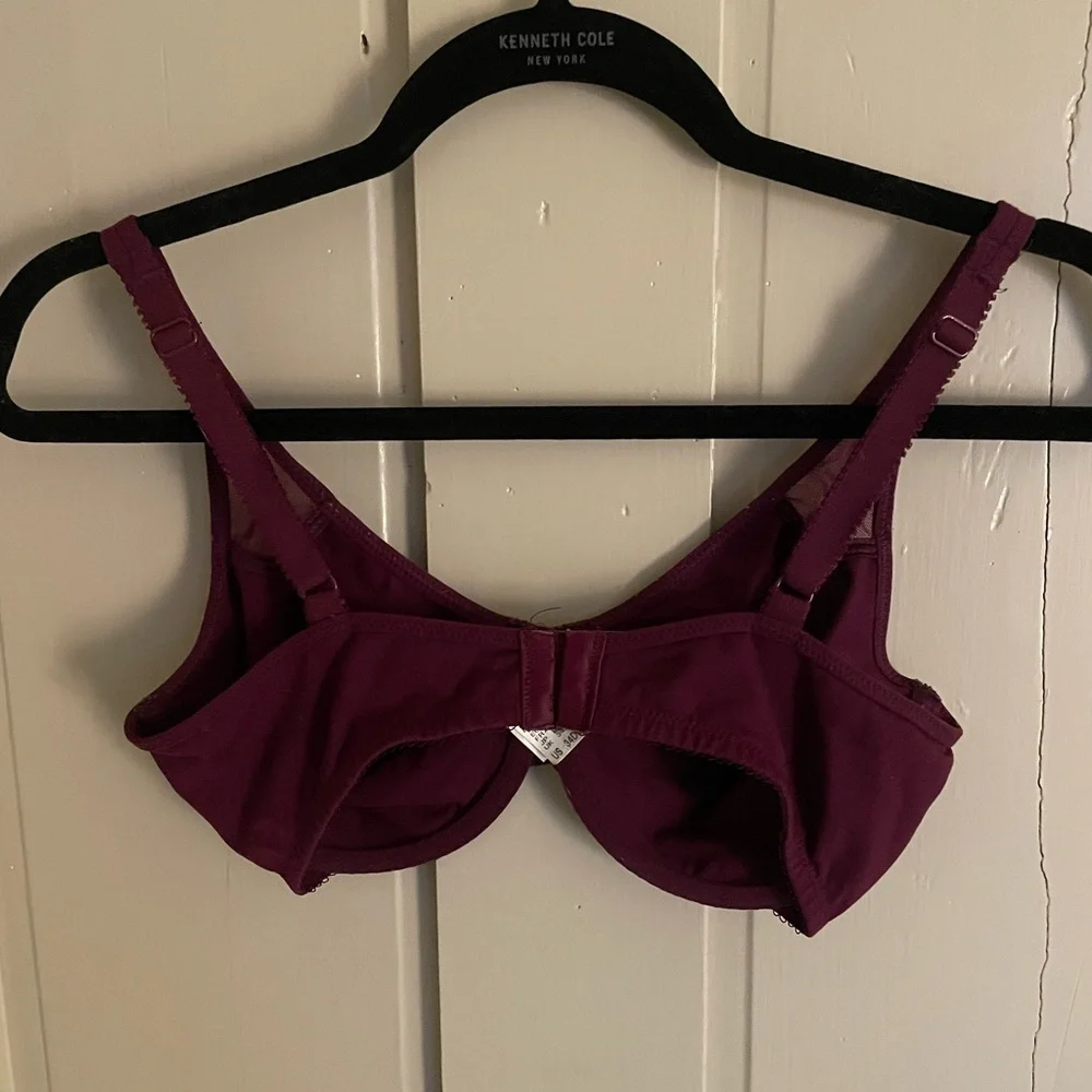 Wacoal Purple Full-Coverage Bra with Mesh Cutouts Adjustable Straps Clasp Back D